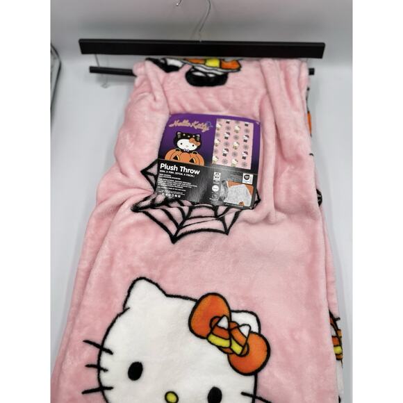 Hello Kitty VIRAL Halloween Throw Blanket Spider Web Pirate Candy Corn 50”x70” - Picture 4 of 7